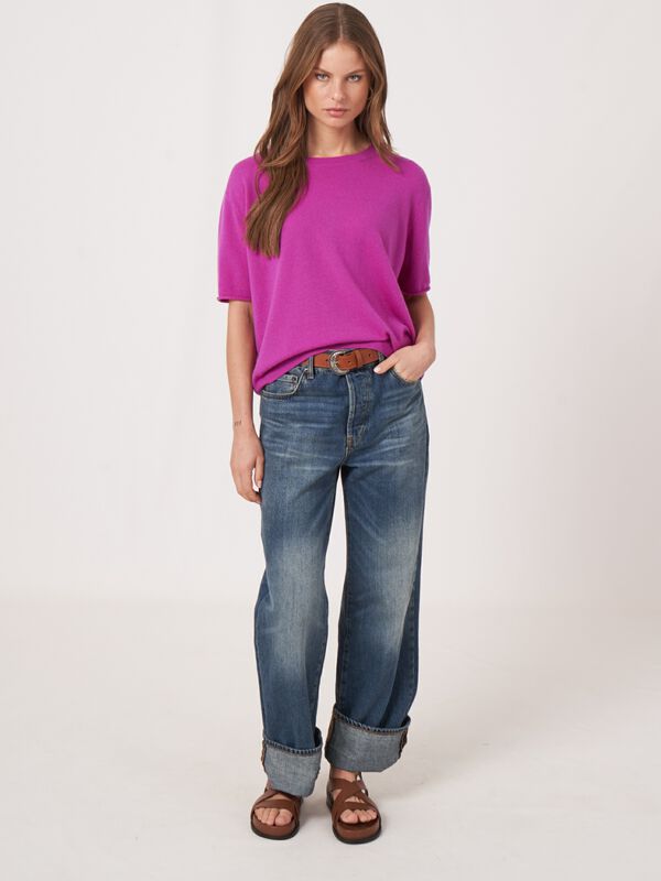 Cashmere trui met korte mouw en gebreid detail op de rug image number 4