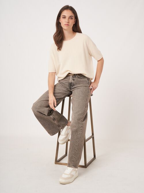 Short sleeve cashmere sweater with knitted detail at the back