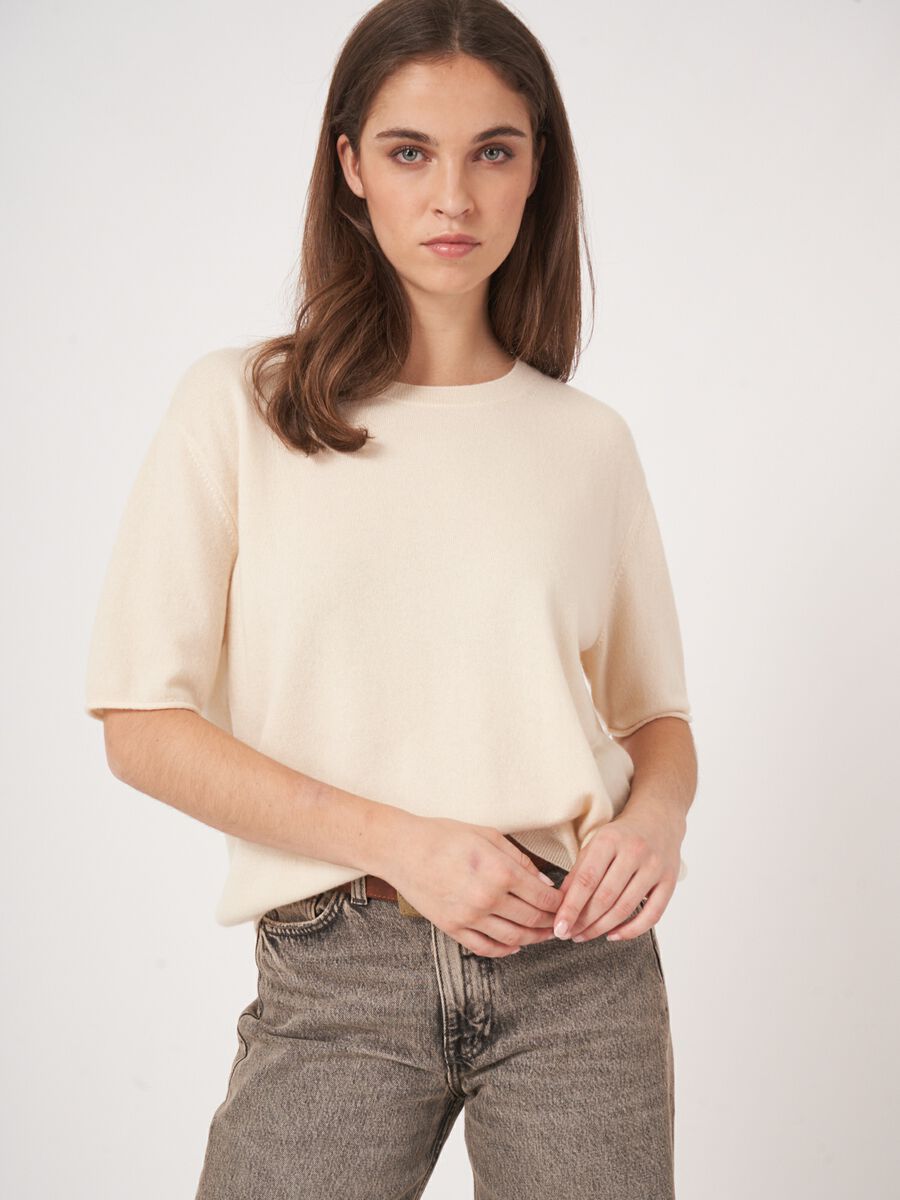 Short sleeve cashmere sweater with knitted detail at the back image number 2