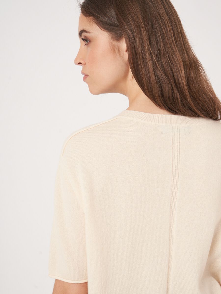 Short sleeve cashmere sweater with knitted detail at the back image number 4