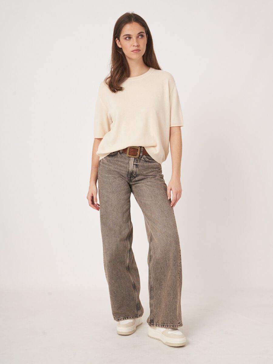 Short sleeve cashmere sweater with knitted detail at the back image number 6