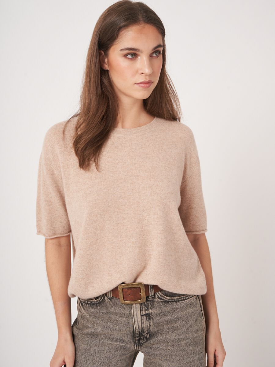 Short sleeve cashmere sweater with knitted detail at the back image number 0