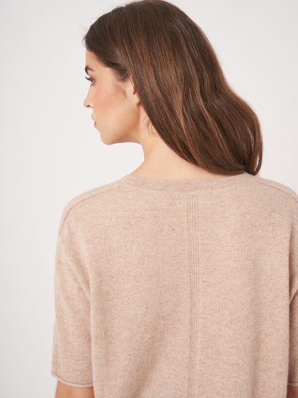 Short sleeve cashmere sweater with knitted detail at the back image number 1