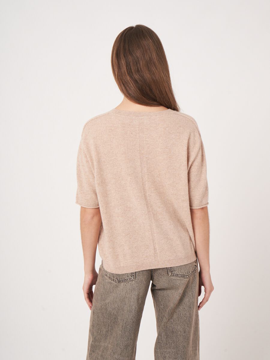 Short sleeve cashmere sweater with knitted detail at the back image number 3