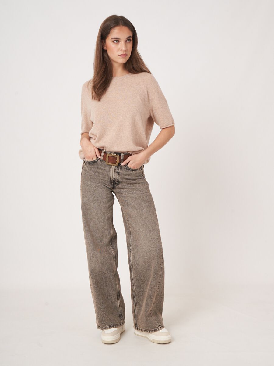 Short sleeve cashmere sweater with knitted detail at the back image number 4