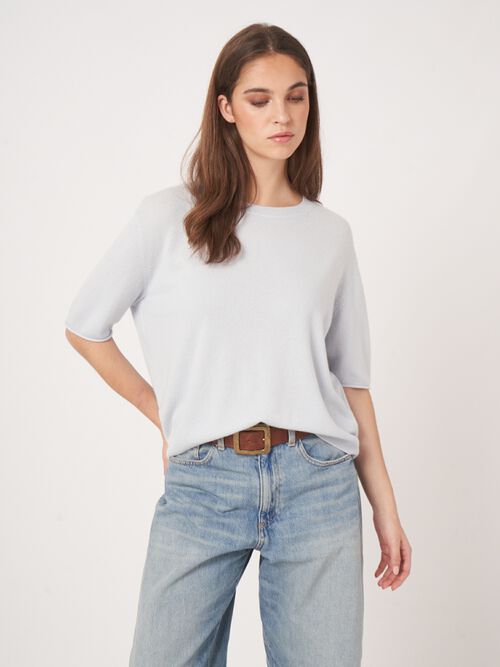 Short sleeve cashmere sweater with knitted detail at the back