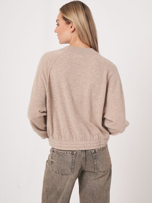 Cashmere trui met trekkoord aan de taille