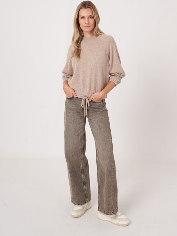 Cashmere trui met trekkoord aan de taille image number 4