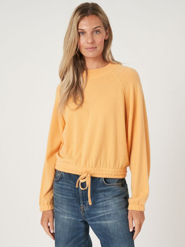 Cashmere trui met trekkoord aan de taille image number 1