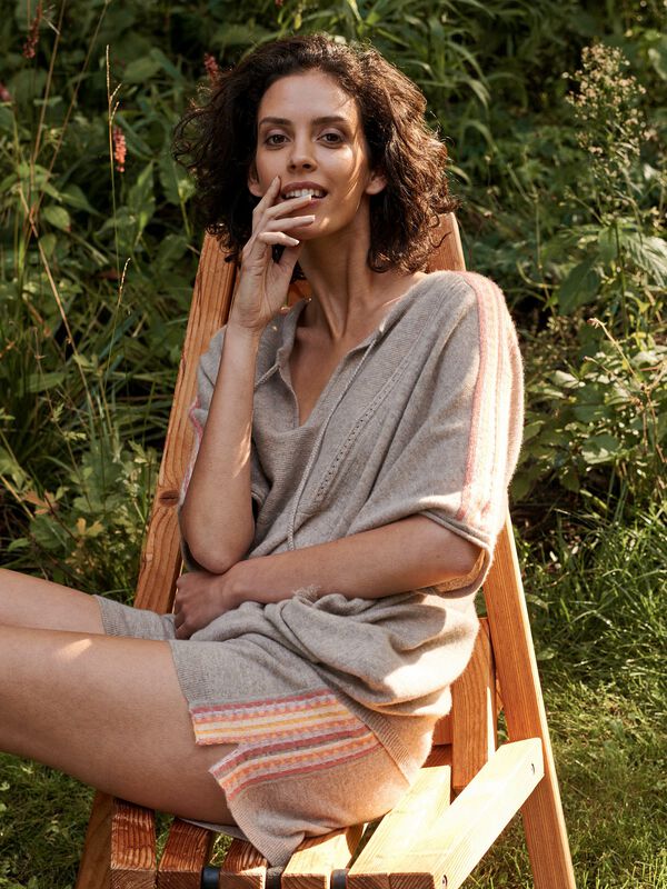 Cashmere knit shorts with rainbow knit details image number 5