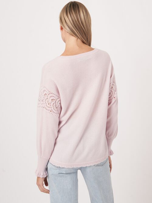 Pullover aus Bio-Kaschmir mit handgehäkelten Details