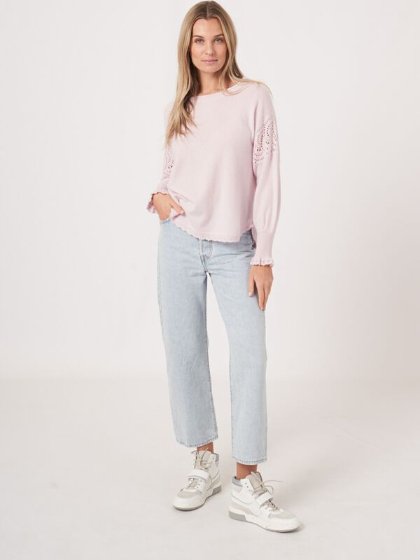 Pullover aus Bio-Kaschmir mit handgehäkelten Details image number 4