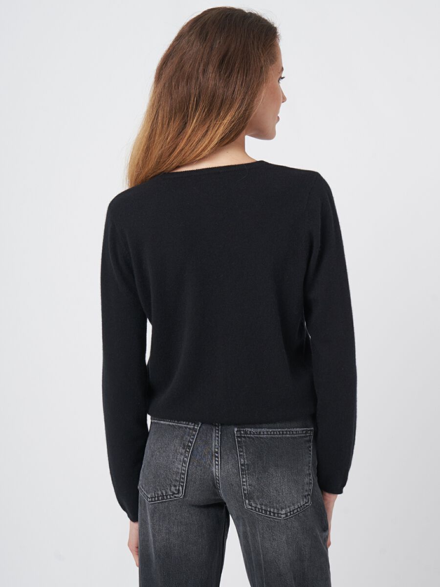 Fijn gebreid cashmere vest met knoopsluiting image number 3