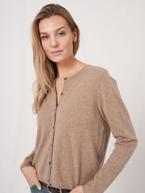 Fijn gebreid cashmere vest met knoopsluiting