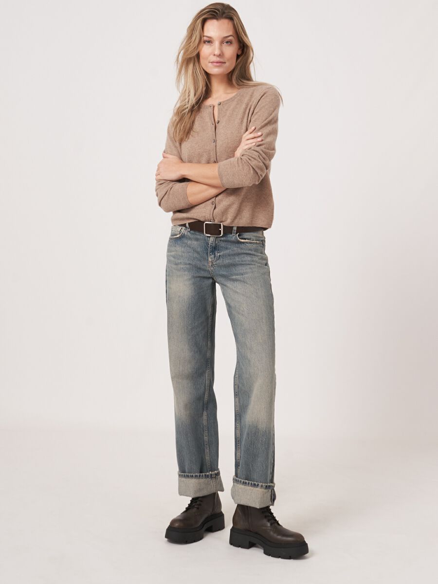 Fijn gebreid cashmere vest met knoopsluiting image number 4