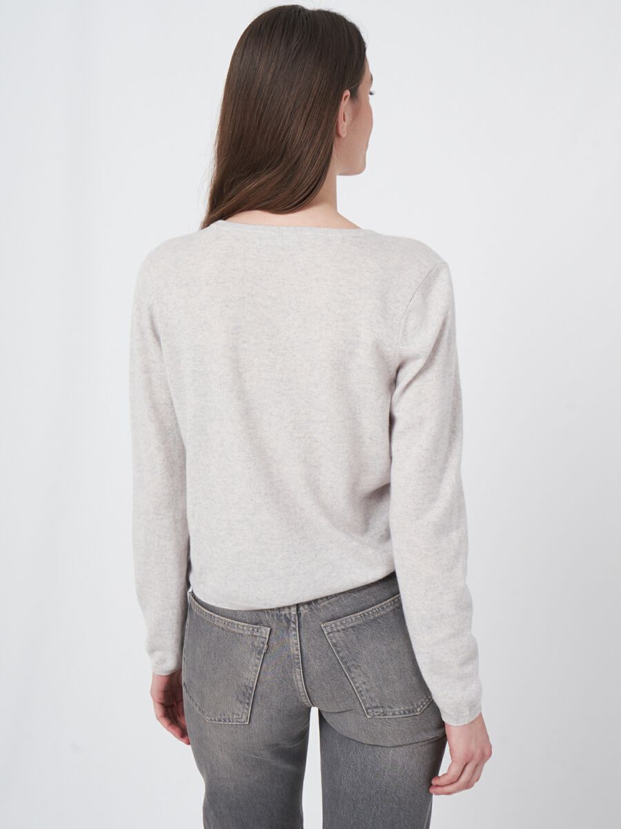 Fijn gebreid cashmere vest met knoopsluiting image number 3