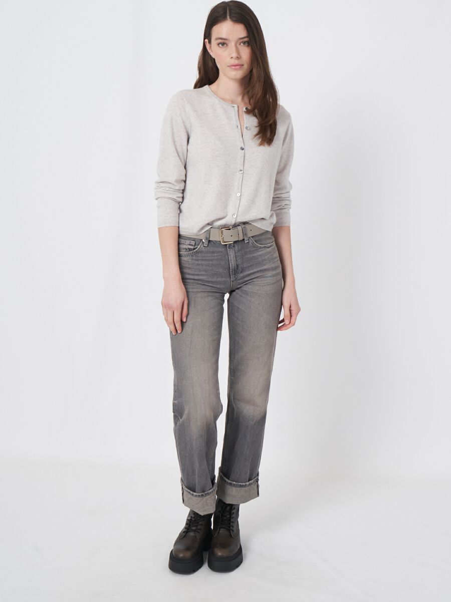 Fijn gebreid cashmere vest met knoopsluiting image number 4