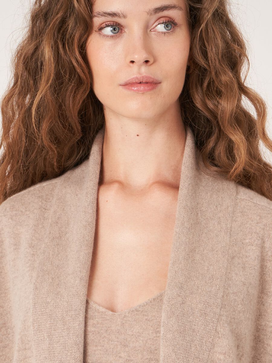 Offene leichte Kaschmir-Strickjacke mit Schalkragen image number 5