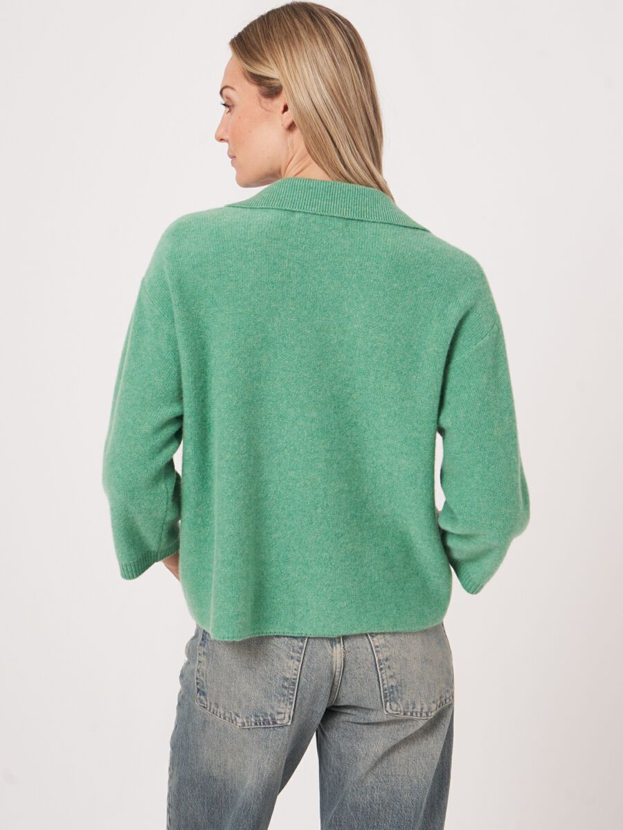 Kaschmir-Strickjacke mit Polokragen und Knöpfen image number 1