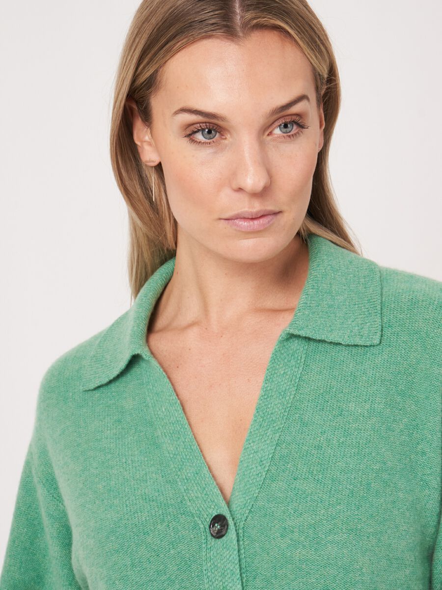 Kaschmir-Strickjacke mit Polokragen und Knöpfen image number 3