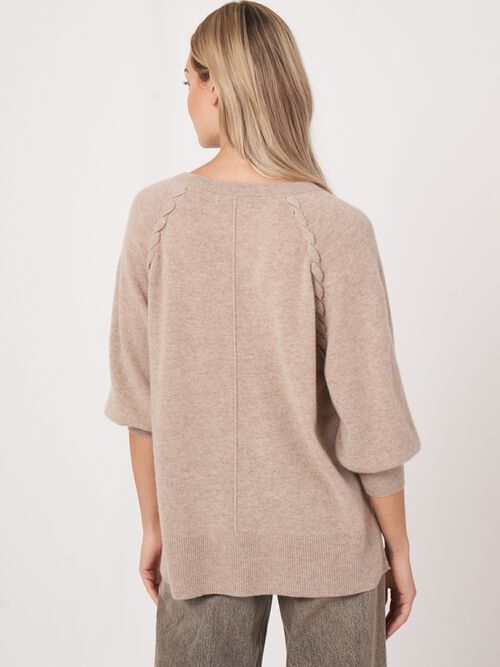 Raglan cashmere V-hals trui met gevlochten detail