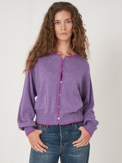 Kaschmir-Strickjacke mit Kontrastnähten