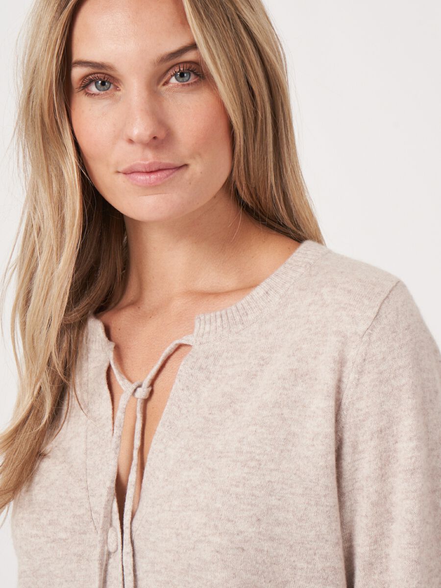 Cashmere vest met strikkoord image number 2