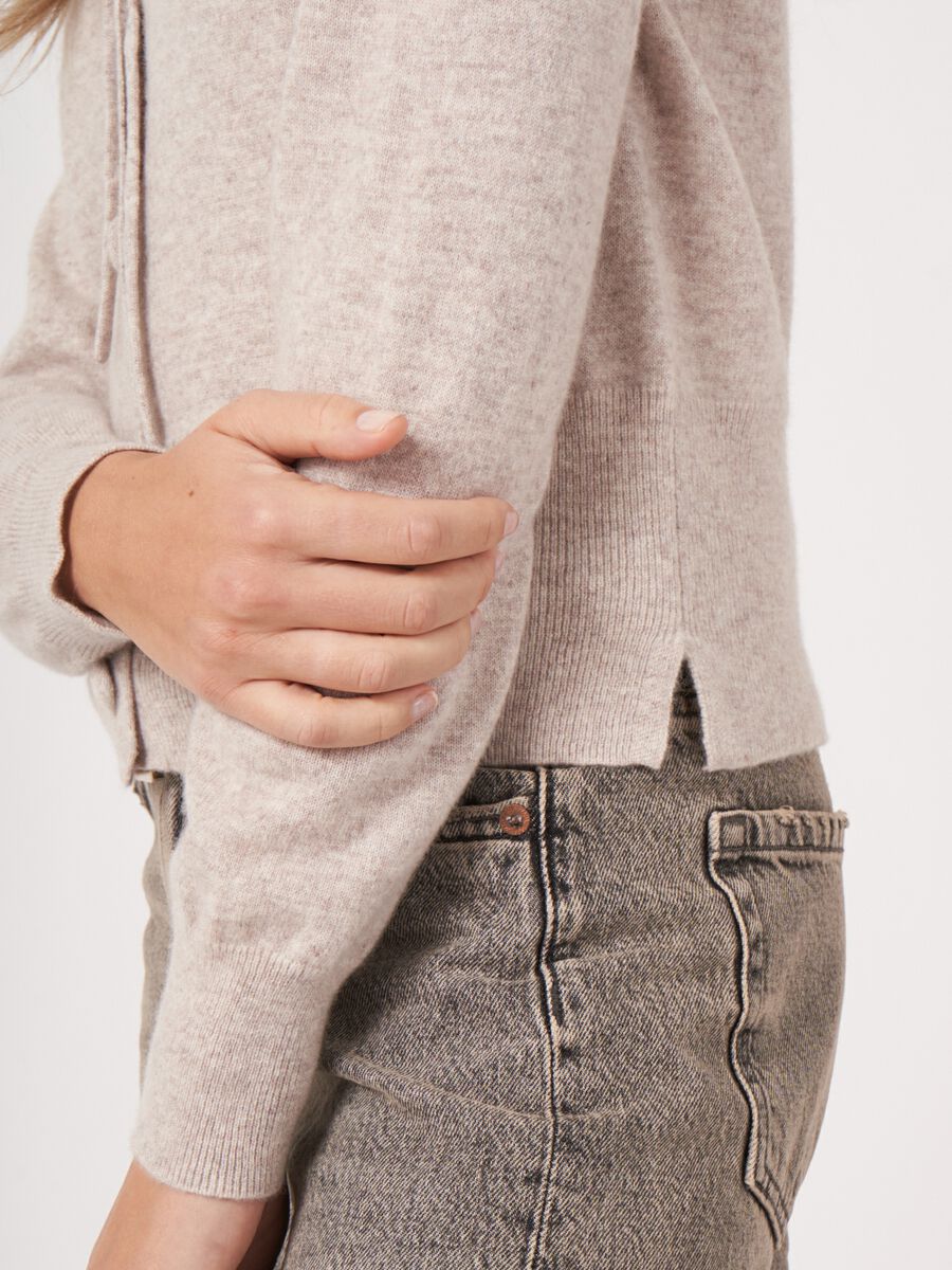 Cashmere vest met strikkoord image number 3