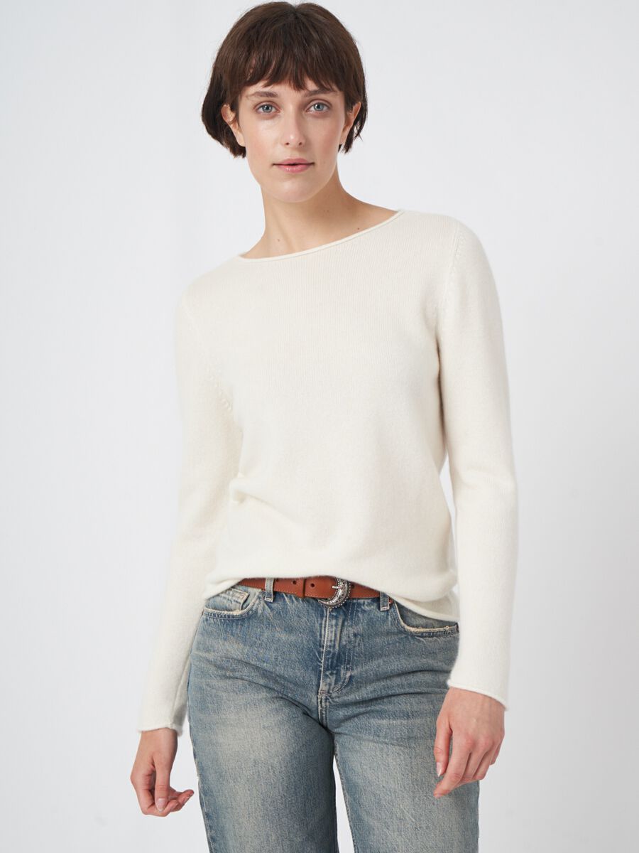 Medium weight basic cashmere boat neck sweater image number 0