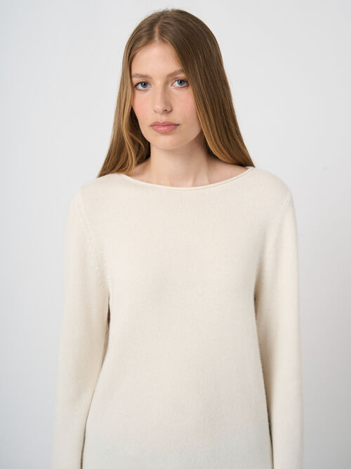 Medium weight basic cashmere boat neck sweater