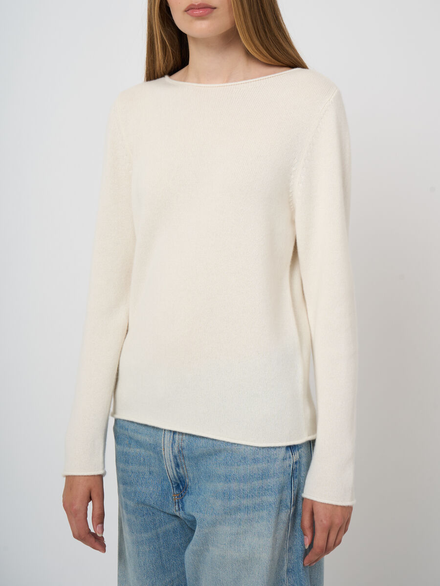 Medium-Weight Organic Cashmere Boat-Neck Sweater image number 2