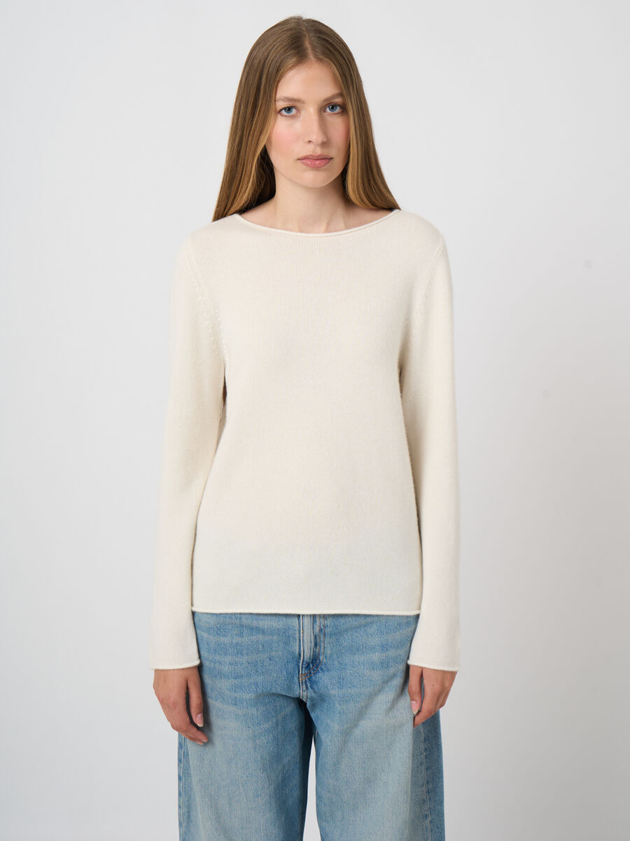 Medium-Weight Organic Cashmere Boat-Neck Sweater image number 3