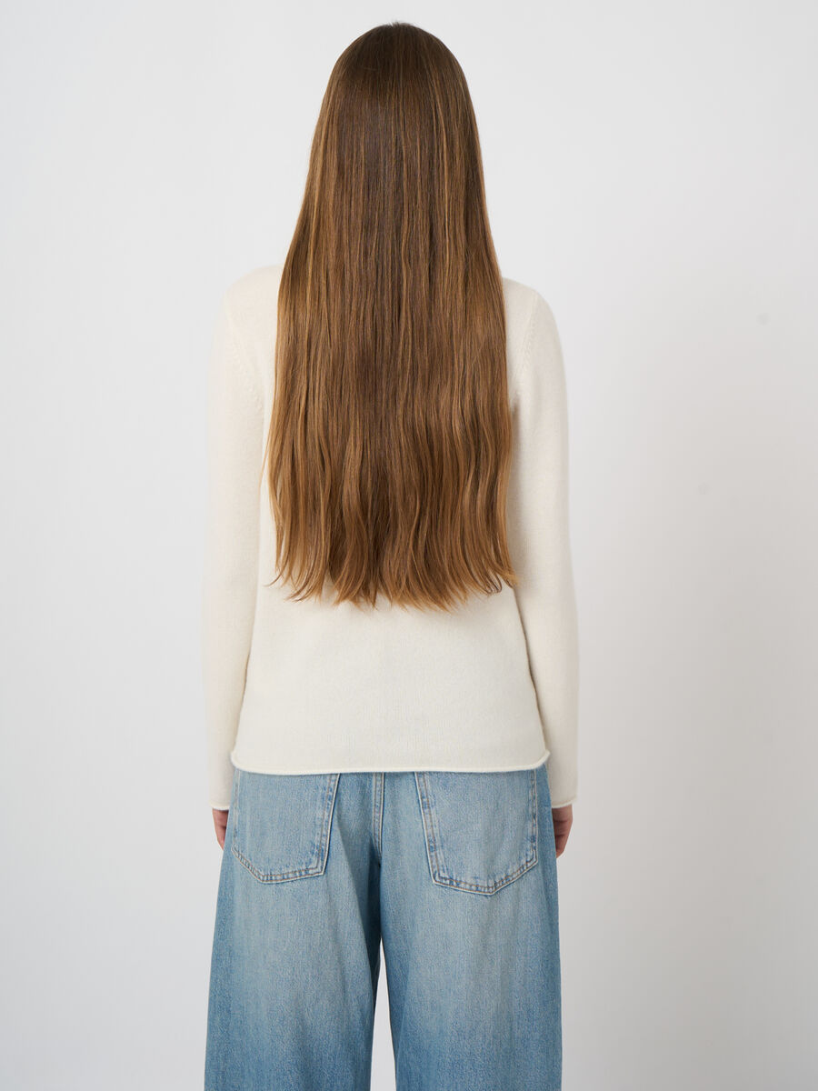 Medium-Weight Organic Cashmere Boat-Neck Sweater image number 4