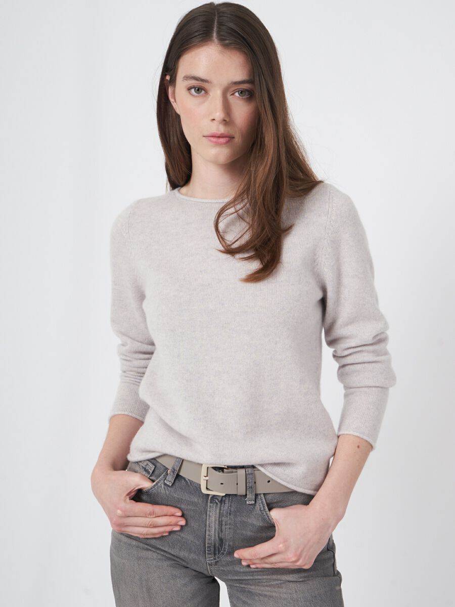 Medium weight basic cashmere boat neck sweater image number 0