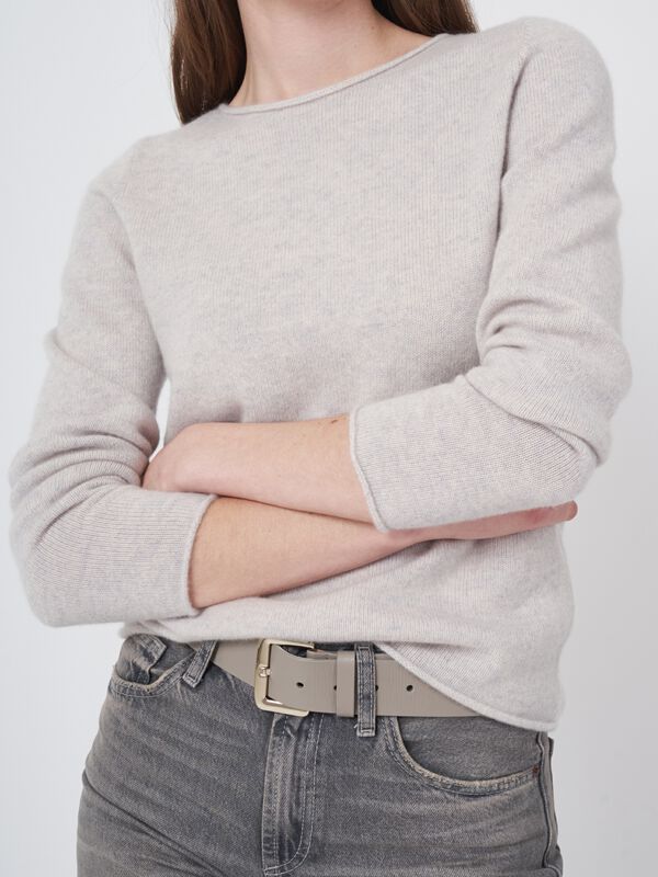 Medium weight basic cashmere boat neck sweater image number 4