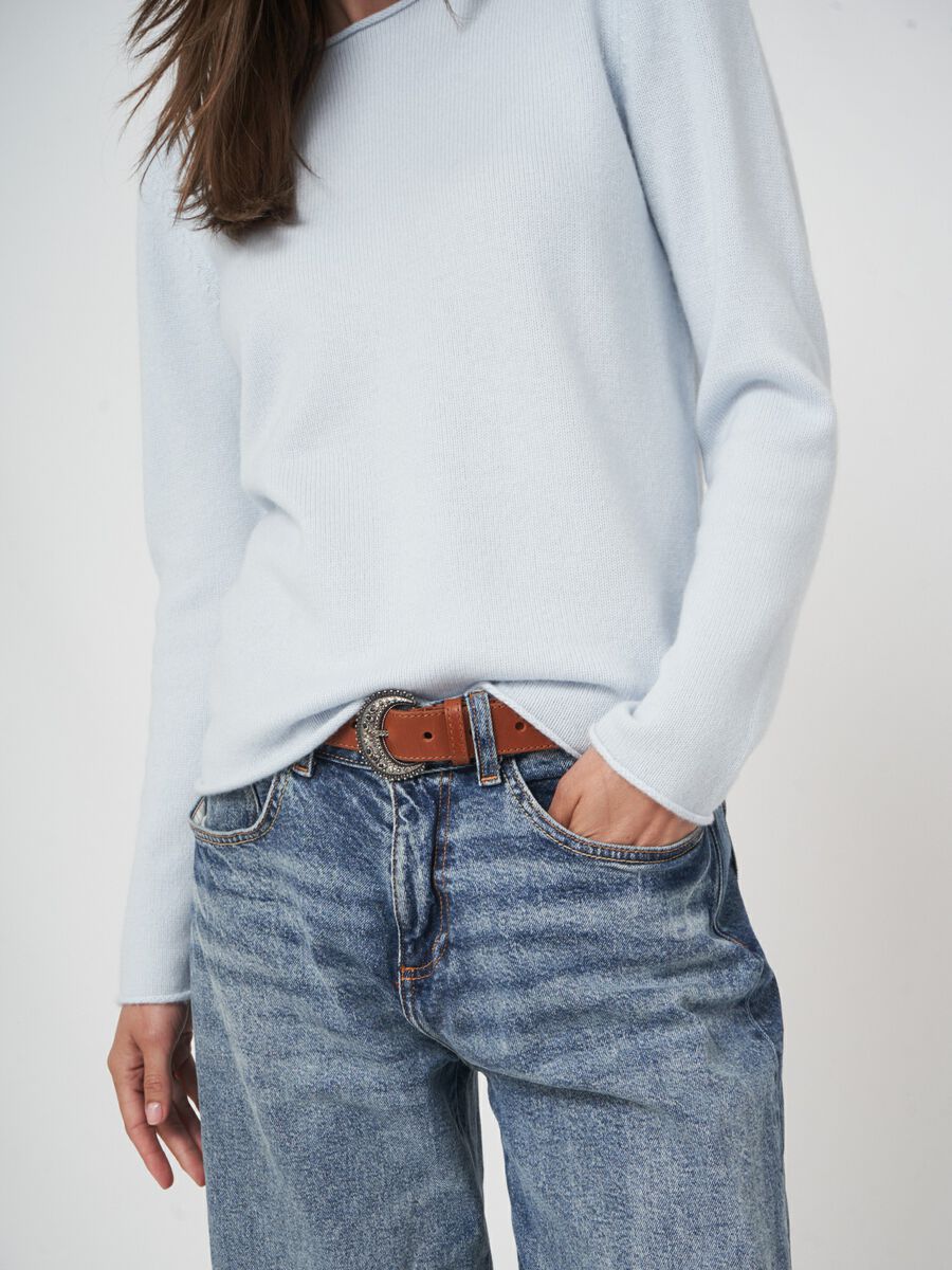 Medium weight basic cashmere boat neck sweater image number 1