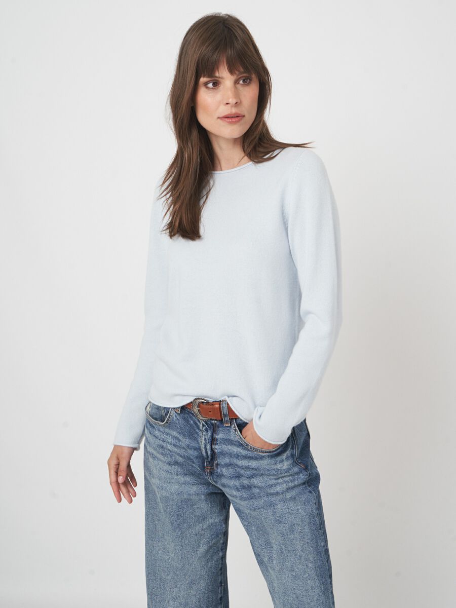 Medium weight basic cashmere boat neck sweater image number 3