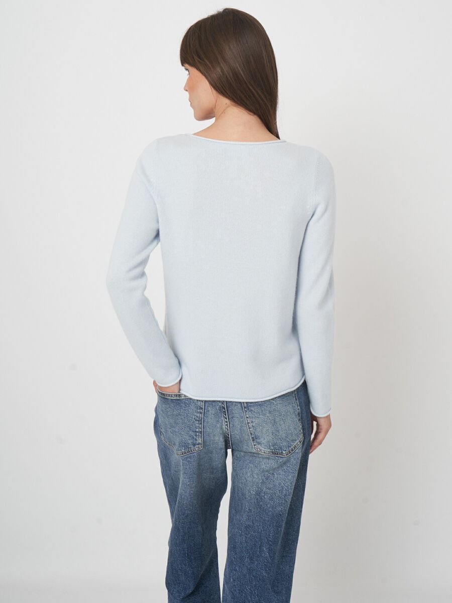 Medium weight basic cashmere boat neck sweater image number 4