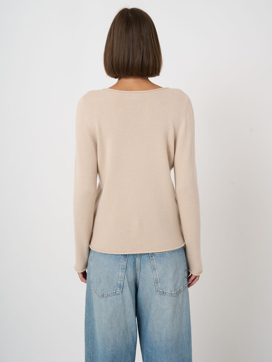 Medium-Weight Organic Cashmere Boat-Neck Sweater image number 2