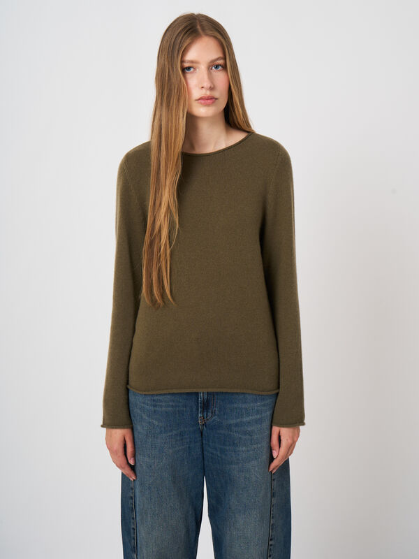 Medium-Weight Organic Cashmere Boat-Neck Sweater image number 0