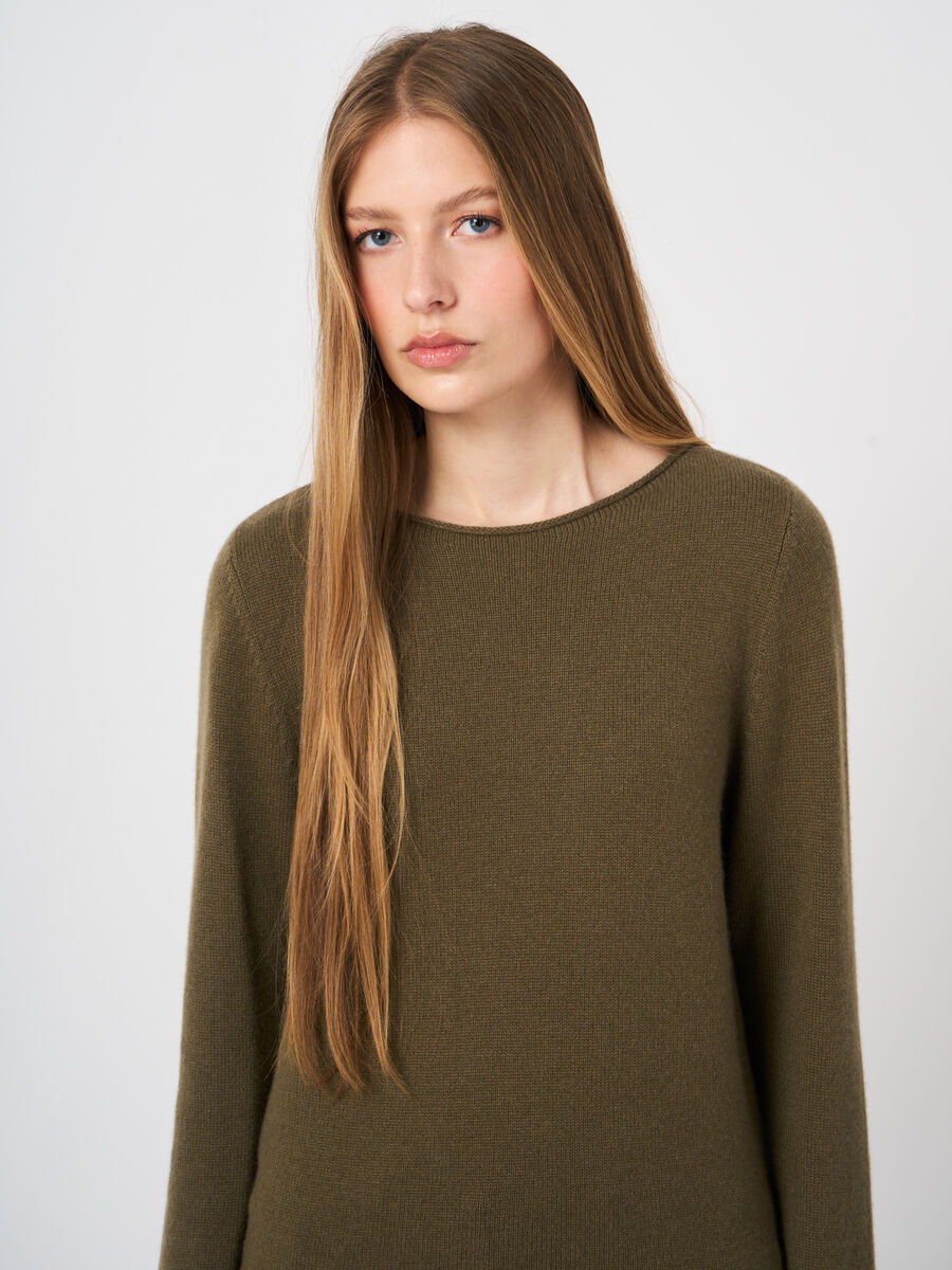 Mittelschwerer Kaschmirpullover mit U-Boot-Ausschnitt image number 1