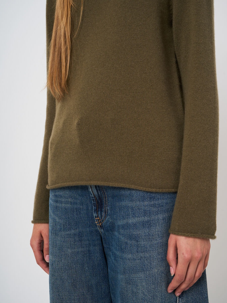 Mittelschwerer Kaschmirpullover mit U-Boot-Ausschnitt image number 2