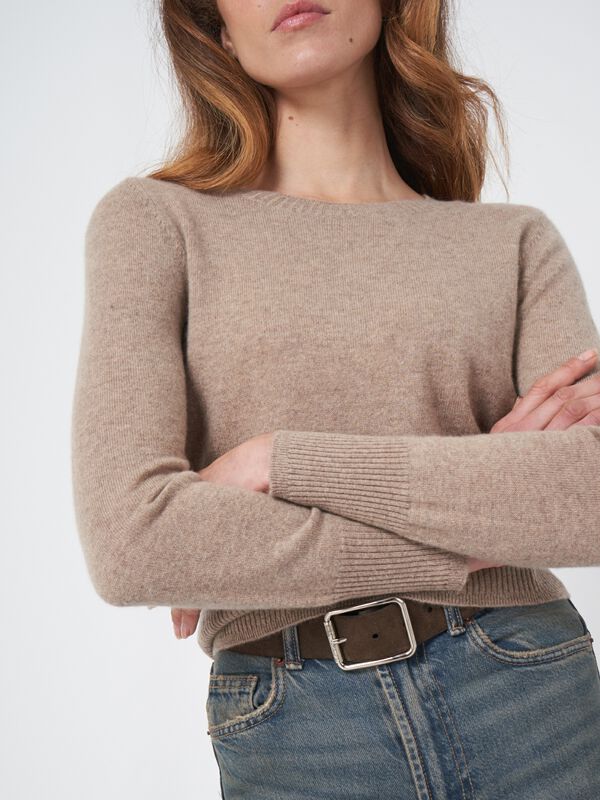 Fijn gebreide cashmere trui met ronde hals image number 2