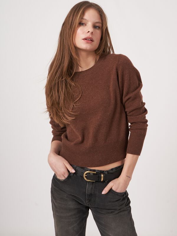 Fine knit round neck cashmere sweater image number 1