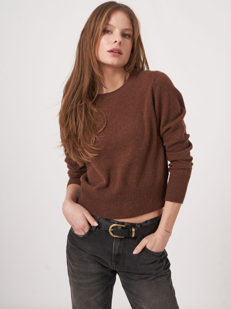 Fine knit round neck cashmere sweater image number 1