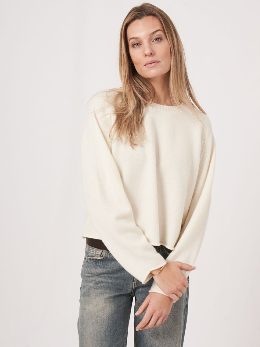 Ruimvallende en korte cashmere sweater image number 1
