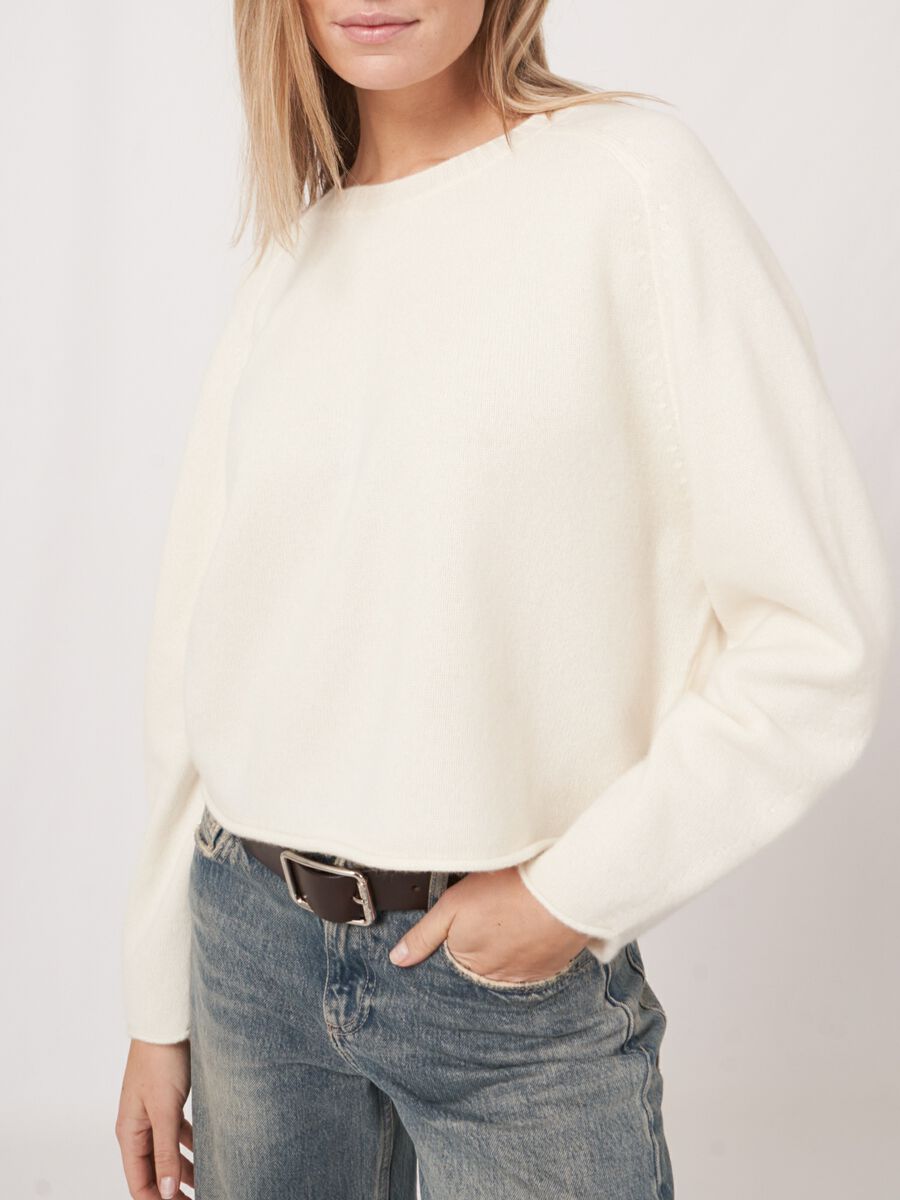 Ruimvallende en korte cashmere sweater image number 3