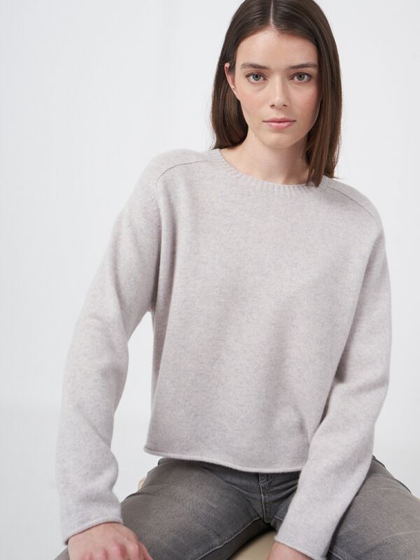 Ruimvallende en korte cashmere sweater image number 2