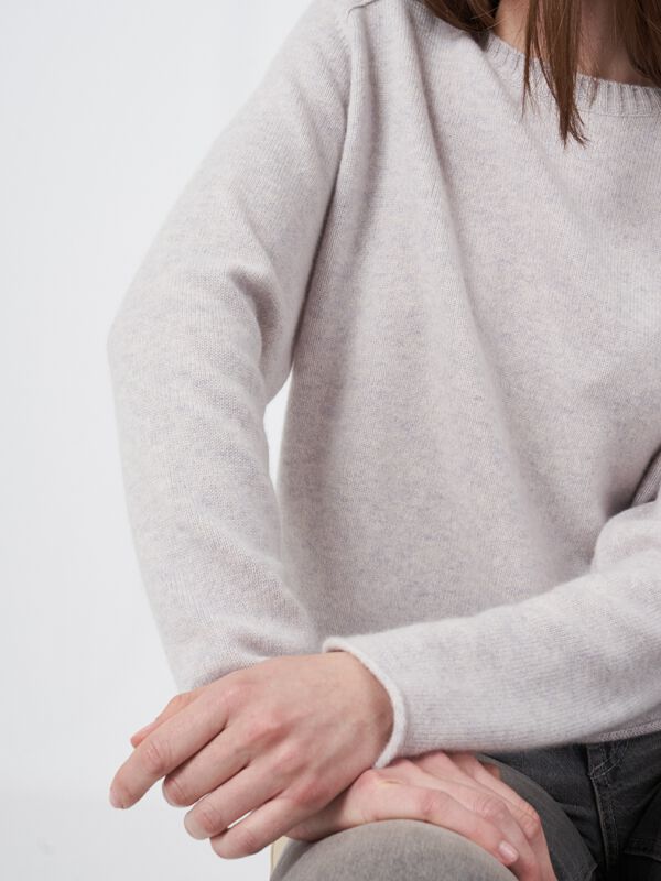 Ruimvallende en korte cashmere sweater image number 3