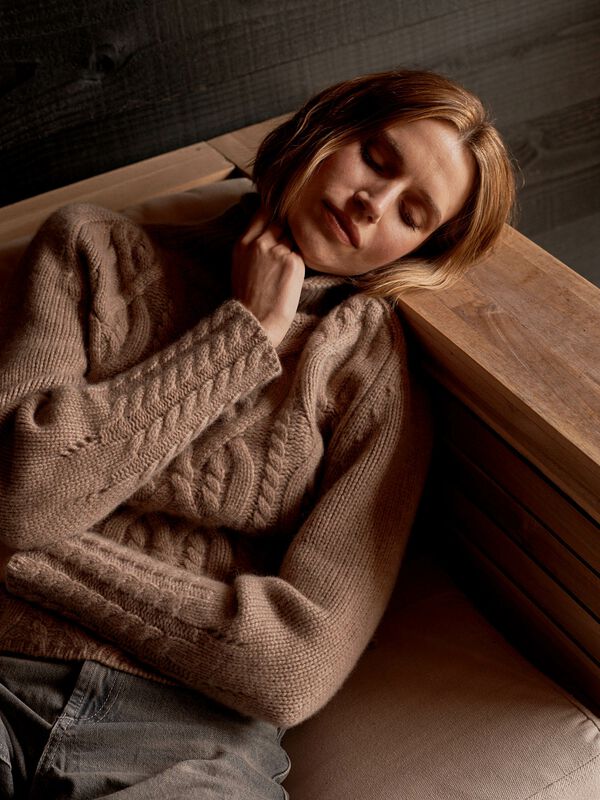 Verkürzter Zopfmuster-Pullover aus Kaschmir image number 7